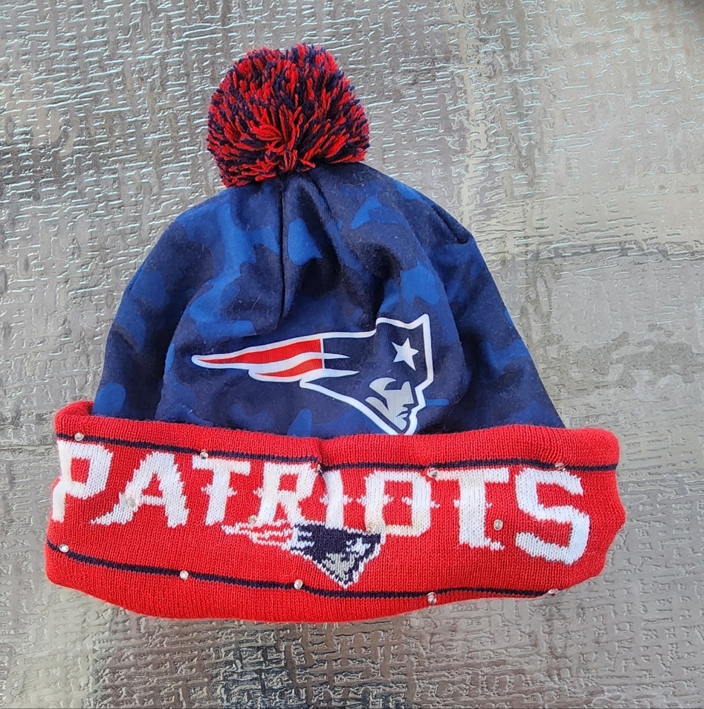New England Patriots Light Up Pom-Pom Beanie